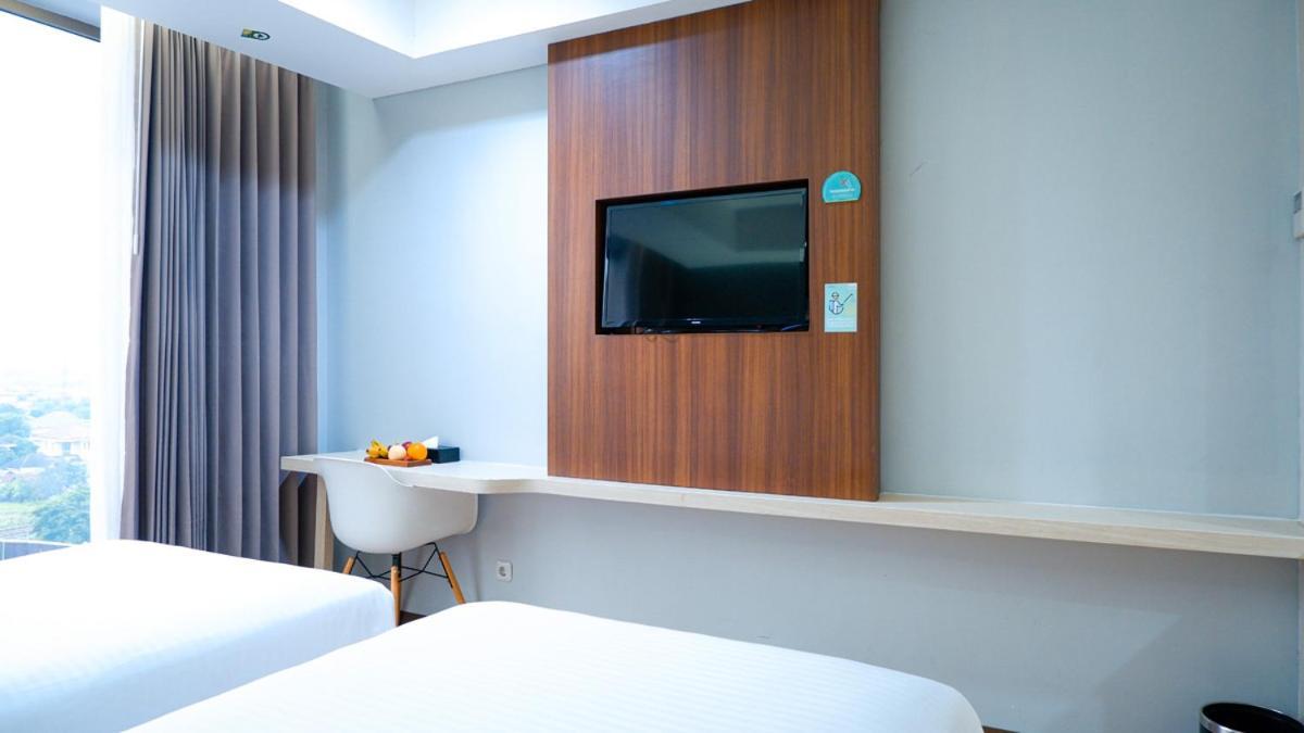 Hotel Ayola Sunrise Mojokerto Exteriör bild