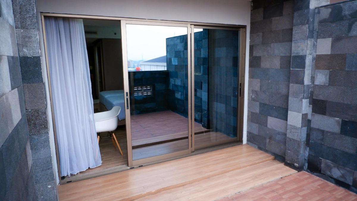 Hotel Ayola Sunrise Mojokerto Exteriör bild