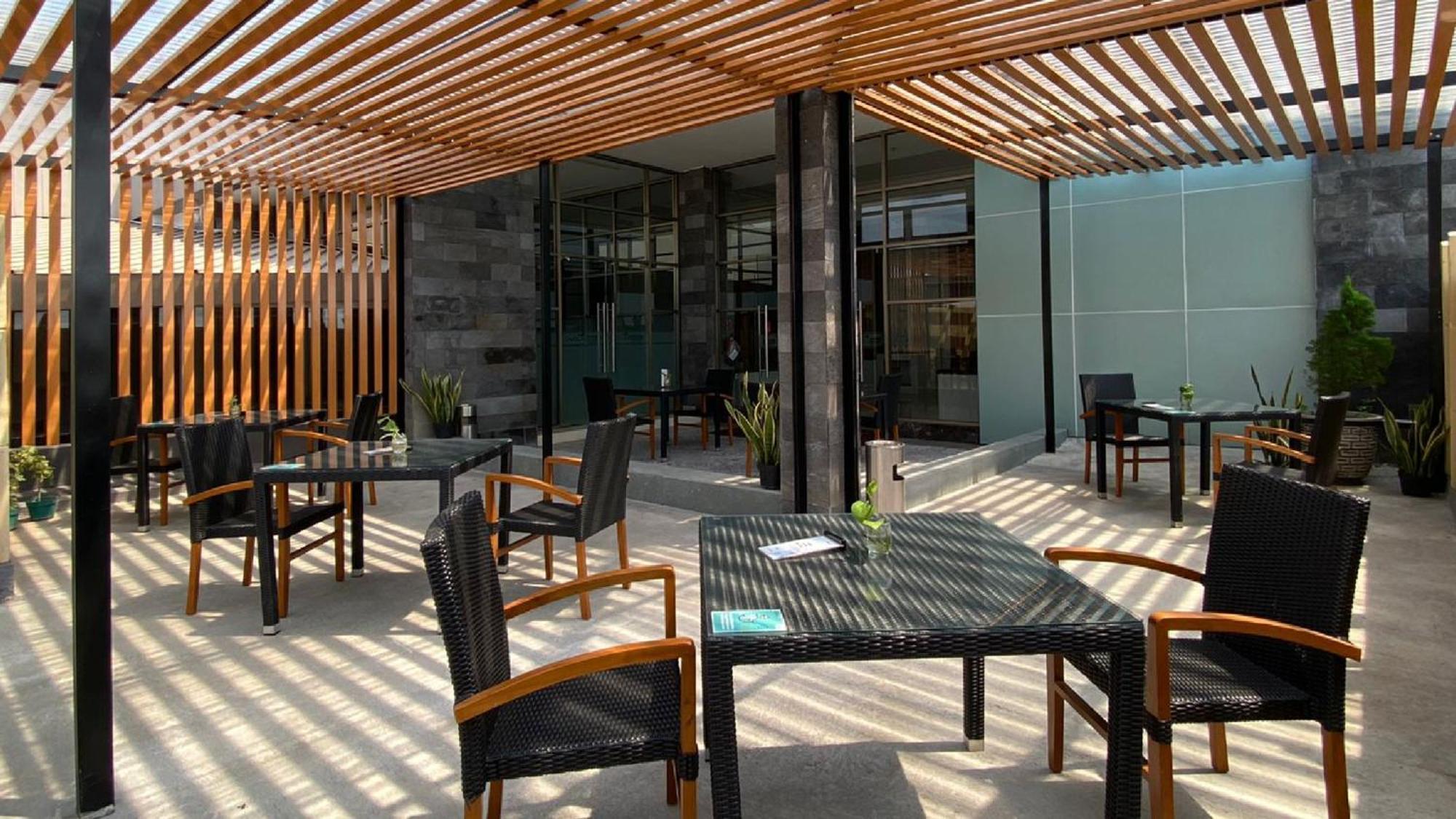 Hotel Ayola Sunrise Mojokerto Exteriör bild